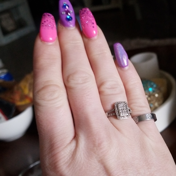 Beautiful 1/2 ctw 10k white gold engagement ring - Picture 5 of 8